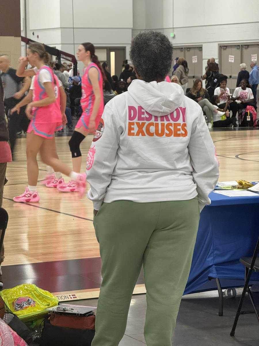 coachsearight's tweet photo. Wow 🤩 I see my home girl from ATL &amp; her squad LEGACY doing there thing. You know the VIB @circuit_lyfe  #DestroyExcuses https://t.co/B1az00wUgP
