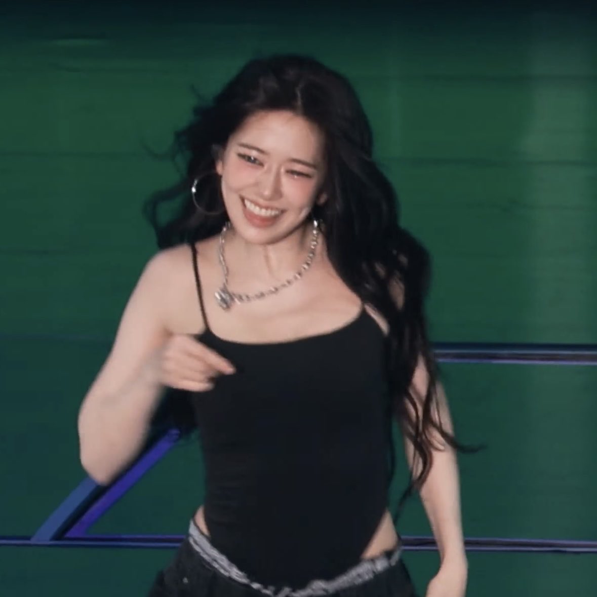 what the FORCE YUJIN ⁉️ tweet media