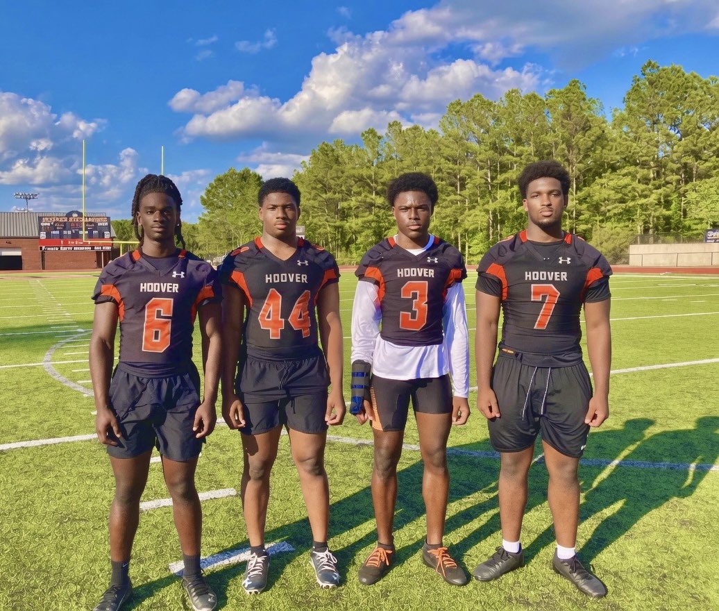 HallTechSports1's tweet image. 📍”Few Talented Players at Hoover HS”
(Alabama) @BucsFootball @HooverAthletics @coachCEnglish 

Caught a few talented players that will be contributing to @BucsFootball this fall ….

Pic 📸🏴‍☠️
(Left to Right)

- DJ Waluyn 6’0” 185lbs. @DJ_Waluyn 

- Christian Harris 6’2” 255lbs.