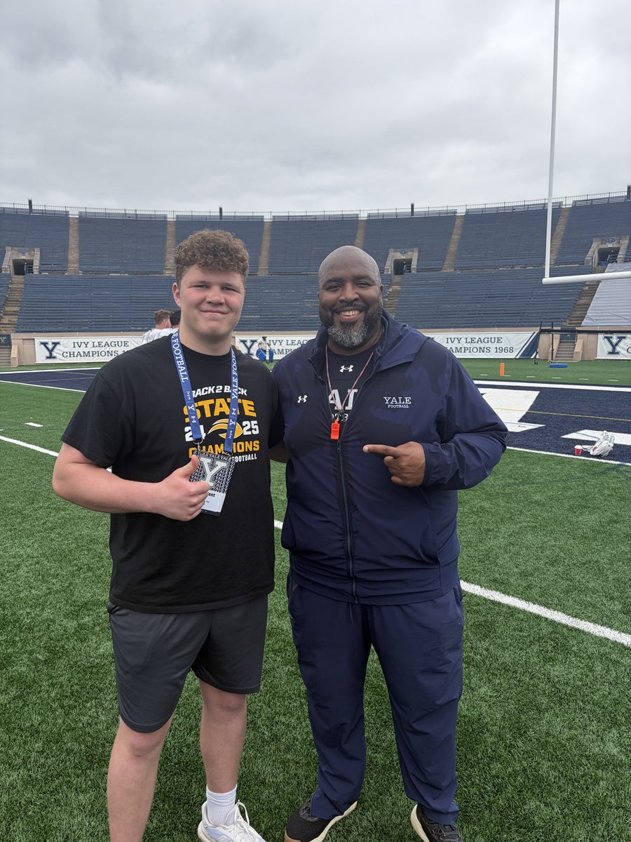brycekent78's tweet photo. Got to watch an outstanding spring practice at Yale! The field &amp; facilities and the coaches and staff were great! Hope to be back soon!!

@Bigstef72 @CGFootballHS @coach_smcgowan @CoachOstrowsky @StevenVashel @CoachCiotti @ChrisBergeski @CoachJanecek @AlexKurtzYale @nikolaibuj3 https://t.co/NUCokP77r4