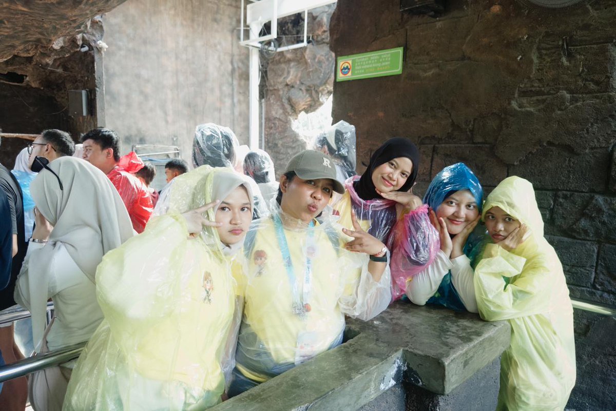 lifeneedreamies's tweet image. Thank you for today renchins 💛 makasih kak @ketovrak_  @kareenjun dan kak @rraysann karena sudah jadi teman panitia yang keren dan supportif di event pertama guweh ini 😚😚 semoga ketemu lagi di next event 💛💛
#barang #antik #ni #berkelas #kicaumaniamantap 
#renchingoestodufan