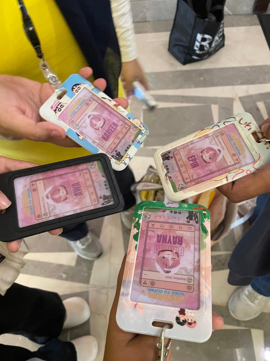 lifeneedreamies's tweet image. Thank you for today renchins 💛 makasih kak @ketovrak_  @kareenjun dan kak @rraysann karena sudah jadi teman panitia yang keren dan supportif di event pertama guweh ini 😚😚 semoga ketemu lagi di next event 💛💛
#barang #antik #ni #berkelas #kicaumaniamantap 
#renchingoestodufan