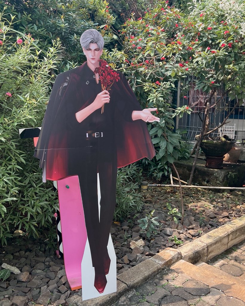 Soireé in Datura Field tweet media