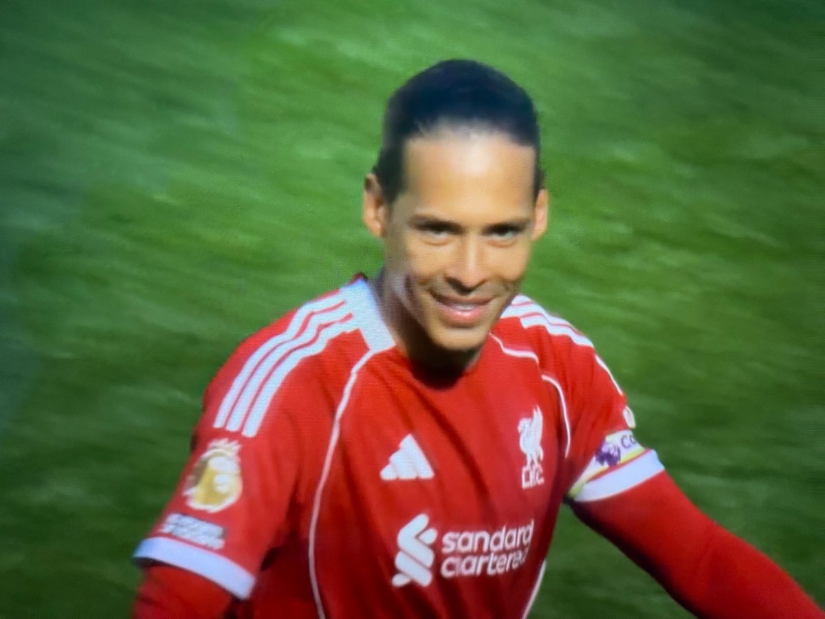 KimPartII's tweet image. Everton brushed aside by Liverpool in 100th minute! Absolute cinema as Virgil Van Goat scores past T-rex!
🦖 #liverpool #premierleague