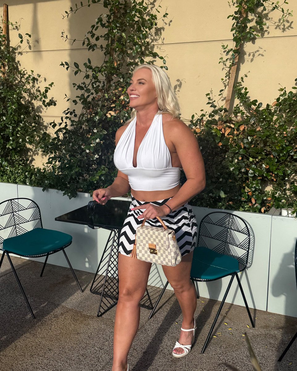 BombshellErinXO's tweet image. Sunday Funday! 🥳🥂🍾💋

#sundayfunday #sunday