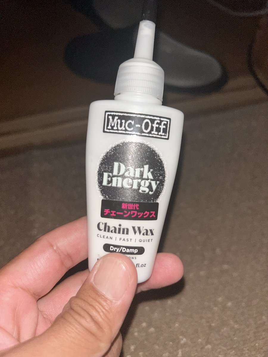 sanojunya0109's tweet photo. ワックス系潤滑剤、muc off dark energyを使って300km程のチェーン。
流石に汚れ0ではないが、まだワックスの効果はあるし、汚れはオイルに比べるとかなり少ない。
普通のディグリーザーでも問題なく落ちるのでバイクを綺麗に保ちやすい。
#mucoff
#diatec https://t.co/XBWFZ3JHvF