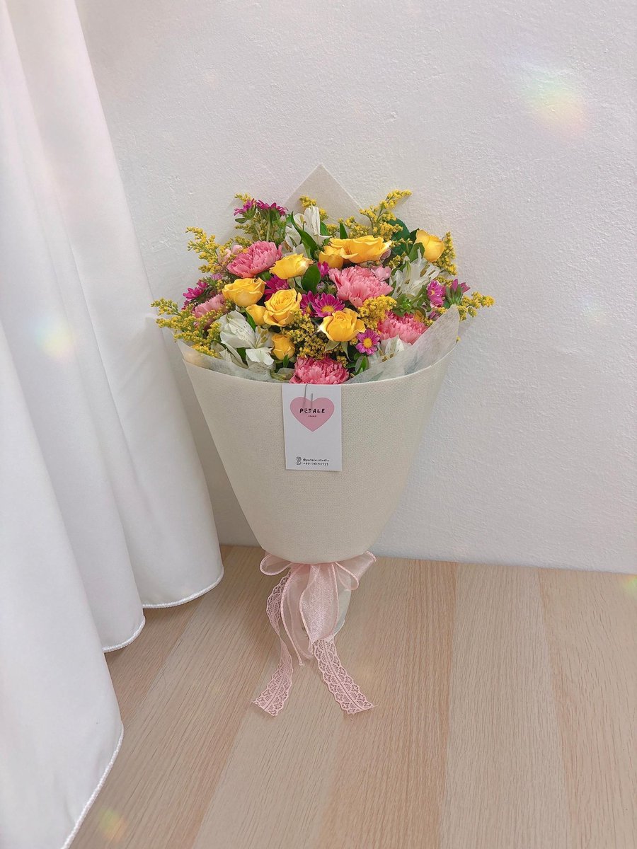 PetaleStudio's tweet photo. Pink &amp; yellow sweet roselina hehe should we make this permanent? This one medium sized bouquet tau korang. Korang suka tak? 😍 https://t.co/NdZ4HAgHyJ