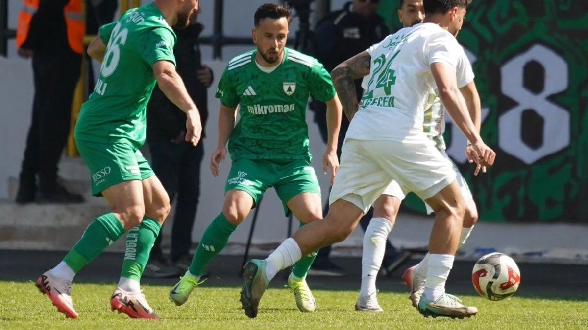 #MuğlaHaberleri TFF 2. Lig: Muğlaspor:0 - Şanlıurfaspor:0: TFF 2. Lig Beyaz Grup 37. haftasında Muğlaspor sahasında Şanlıurfaspor ile 0-0 berabere kaldı. dlvr.it/TS6ZVP