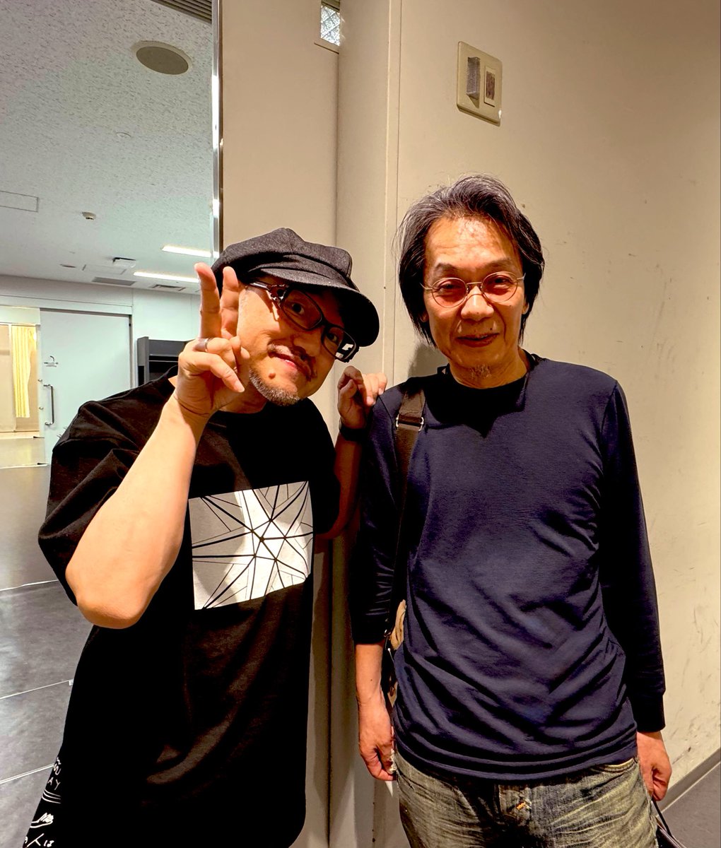ishinariguitar's tweet photo. ツインギターの相方、
今堀さんのギターは本当に素晴らしくて…今回も刺激を受けまくり、、なんと　幸せなことだ…🥹✨

カンちゃんとも久しぶりで、佐野さんとのコンビは流石のGroove🎶😎

#今堀恒雄 
#大神田智彦 https://t.co/WrLfzAtejL