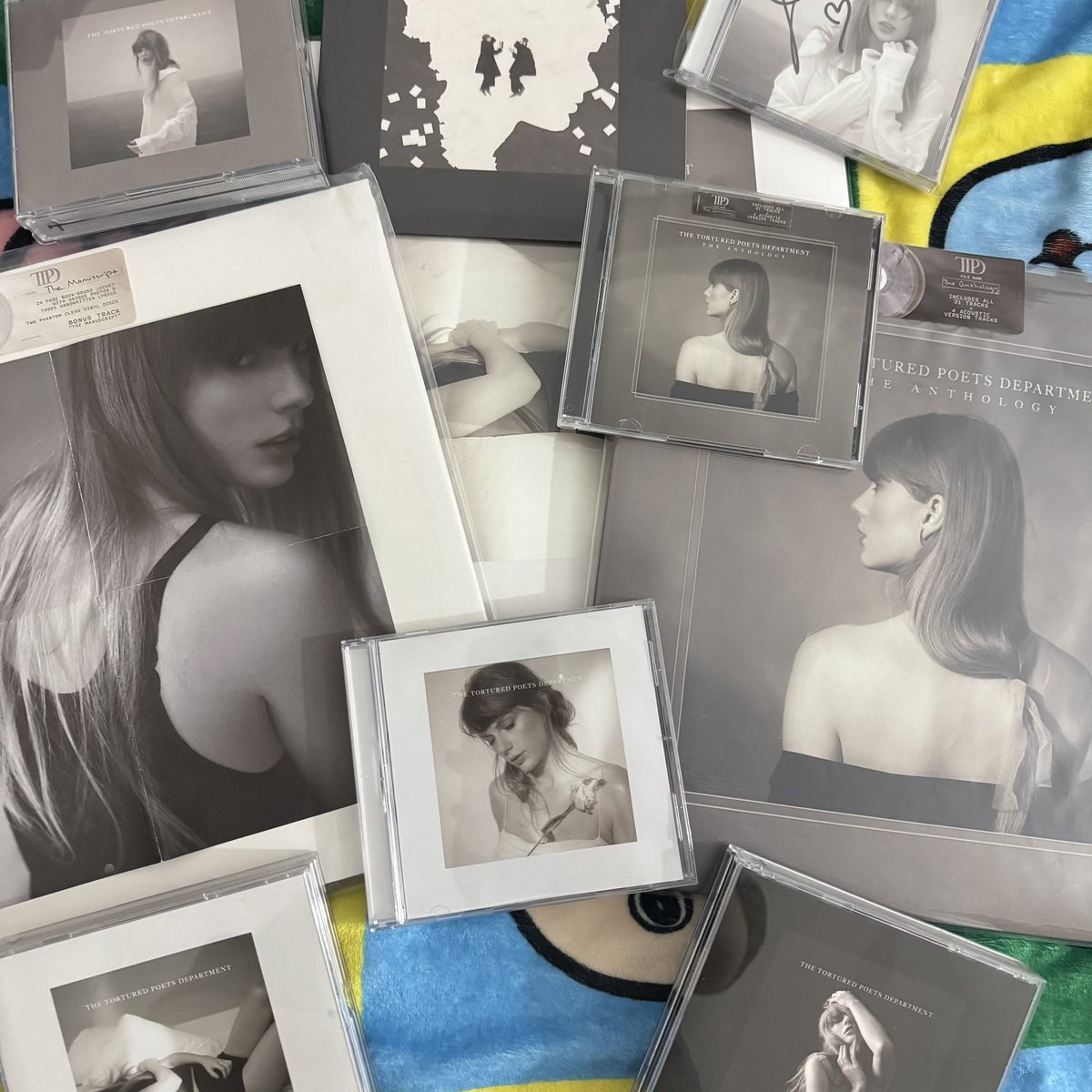 lllll1989fs's tweet photo. @taylornation13 @maddieofbeebalm @taylorswift13 🤍🤍🤍🤍 https://t.co/lOmsc9xLCT