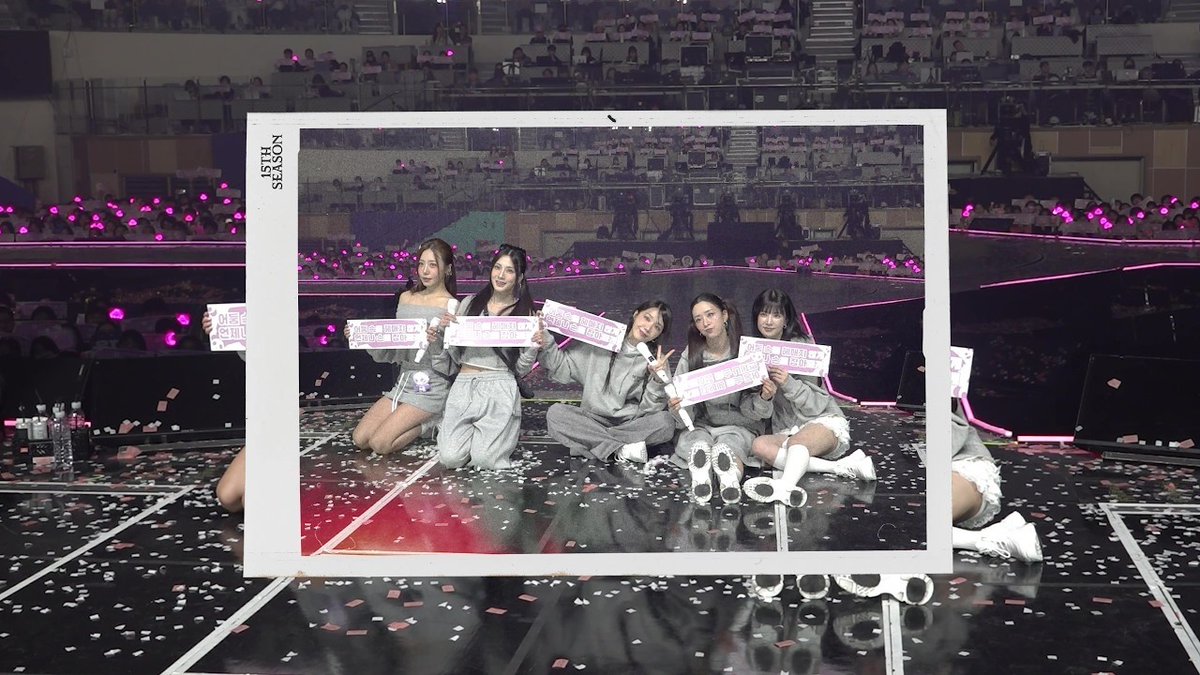 KpopGirlzBands1's tweet image. Ya podéis ver el #MV de #APINK con ‘15th Season’

youtu.be/VxzIGplyFNc?si…