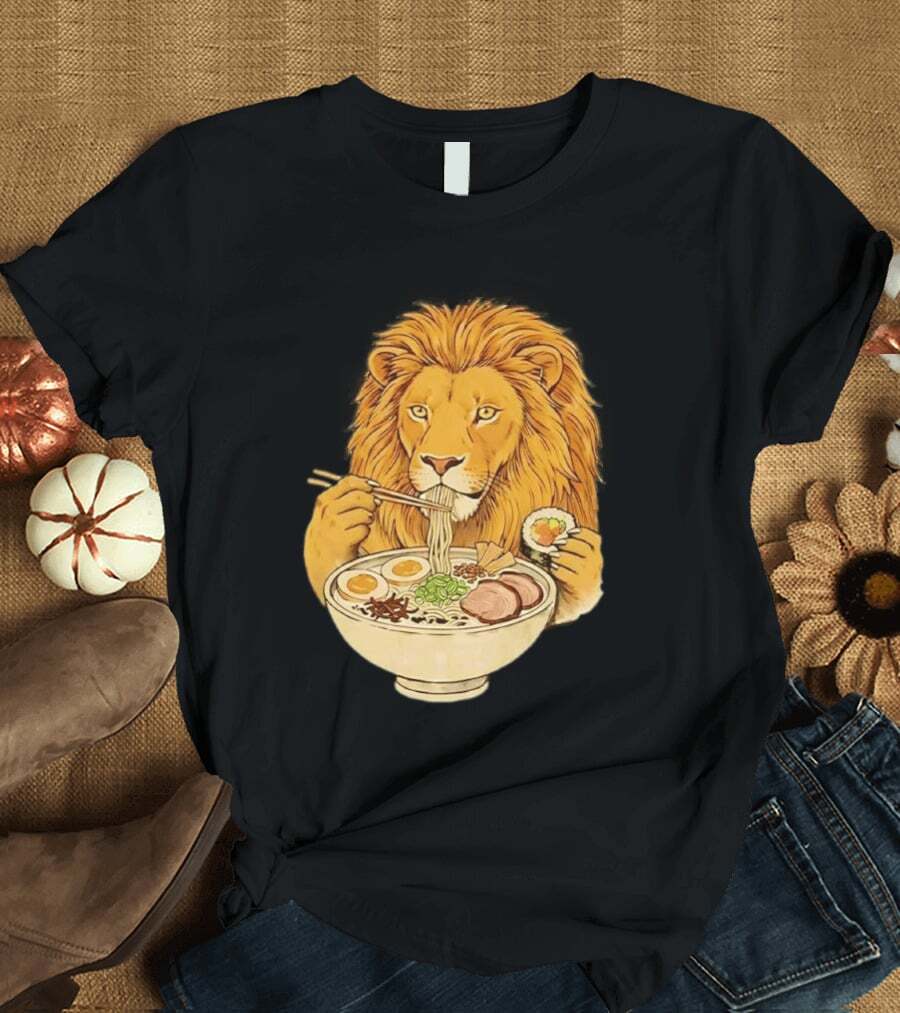 busmerchcom's tweet image. Okay, be honest: how can you not smile at a king lion enjoying ramen and sushi? This design is a wild mix of fun and food! It totally brings back those late-night noodle cravings. busmerch.com/product/t-shir…

#MemeTee #FoodieFun #LionLovers