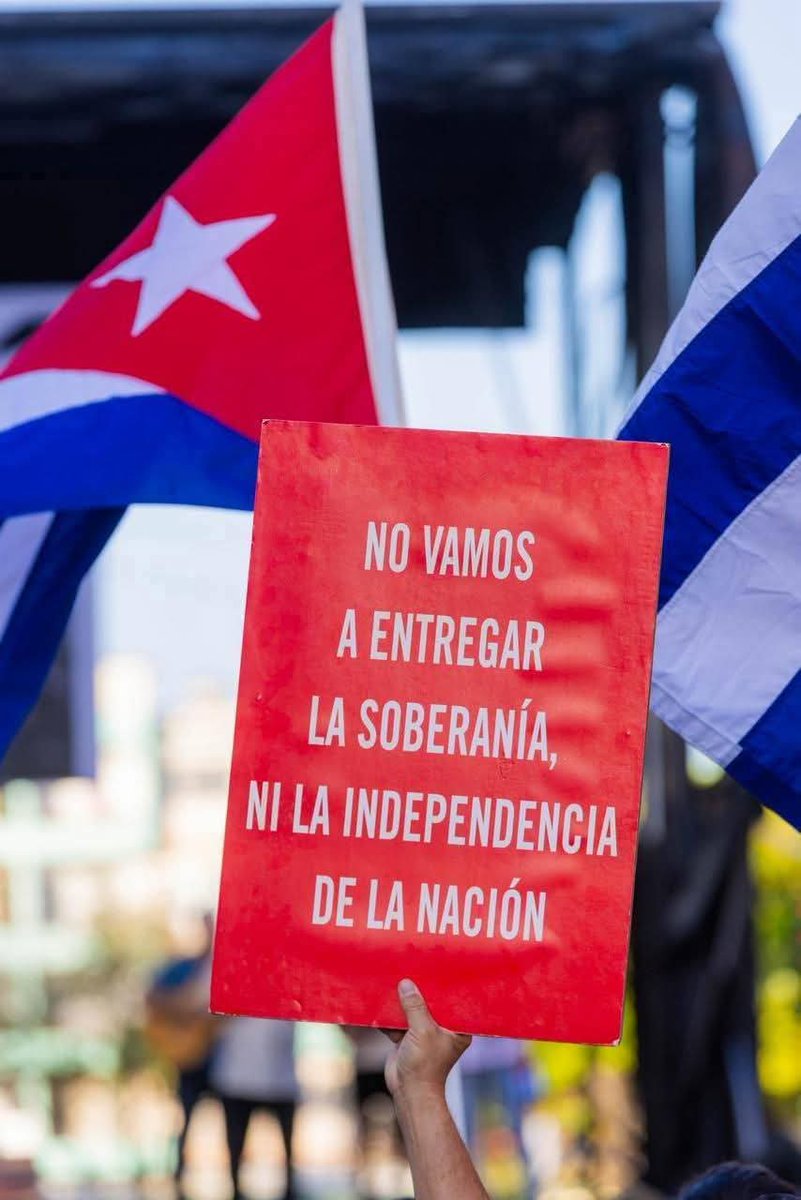 #LaPatriaSeDefiende