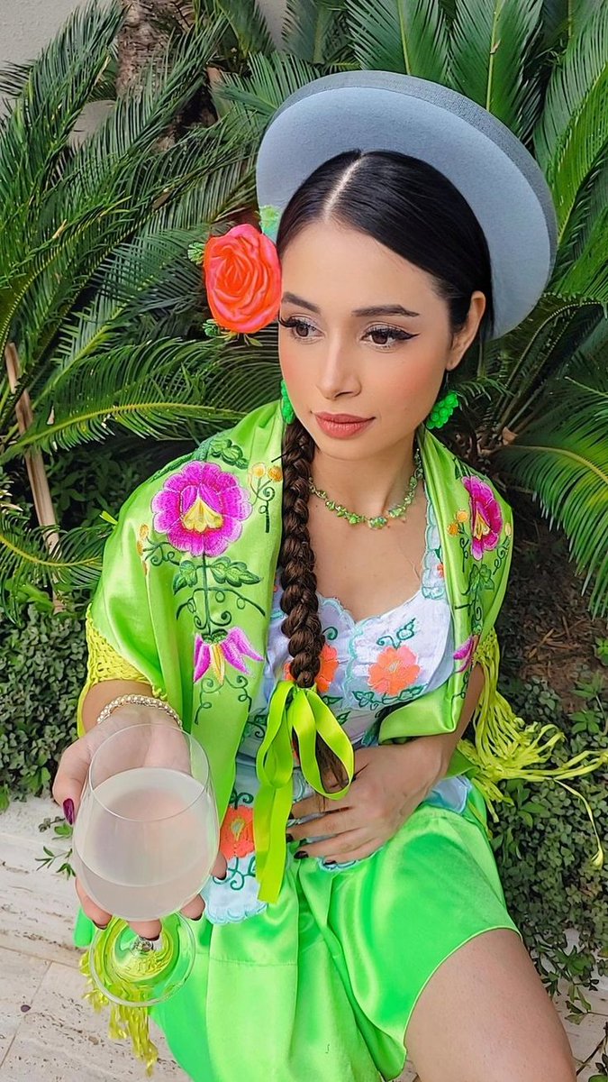 ArchVisionW's tweet image. Bolivia’s traditional beauty hits different 🇧🇴

#Bolivia