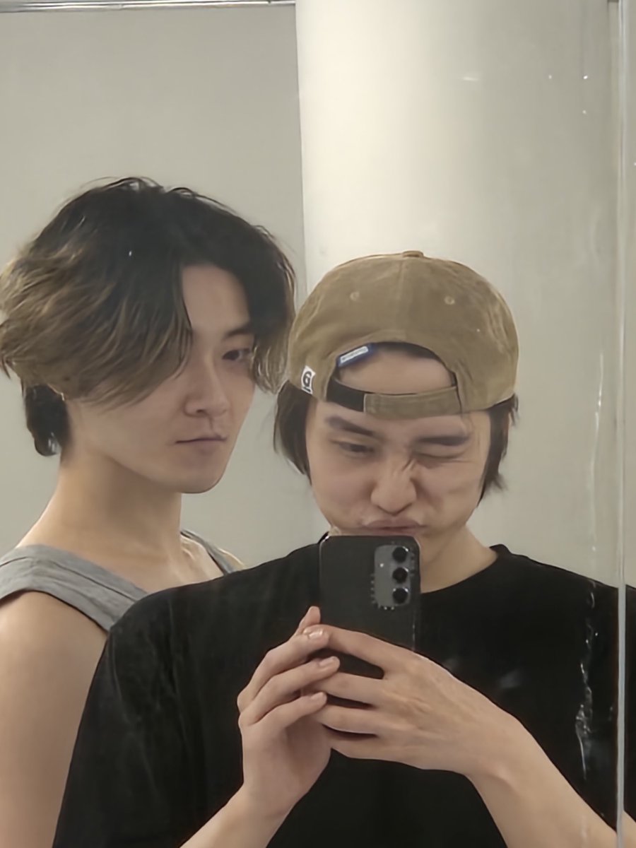 honestly the series of jacob’s mirror selfies with members is lowkey a better concert countdown hehe