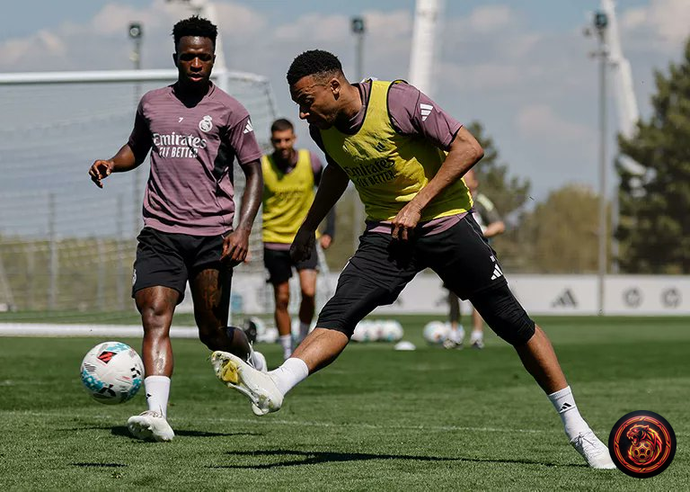 FootballGoalFC's tweet image. 🚨 𝗡𝗘𝗪  
Today’s training sessions look intense! 🏃‍♂️ 

Who else is feeling the pre-season buzz? Let’s hear your thoughts! 🤔

#preseason #footballtraining #intensity