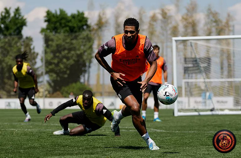 FootballGoalFC's tweet image. 🚨 𝗡𝗘𝗪  
Today’s training sessions look intense! 🏃‍♂️ 

Who else is feeling the pre-season buzz? Let’s hear your thoughts! 🤔

#preseason #footballtraining #intensity
