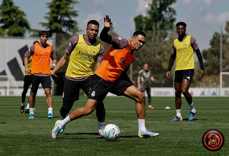 FootballGoalFC's tweet image. 🚨 𝗡𝗘𝗪  
Today’s training sessions look intense! 🏃‍♂️ 

Who else is feeling the pre-season buzz? Let’s hear your thoughts! 🤔

#preseason #footballtraining #intensity