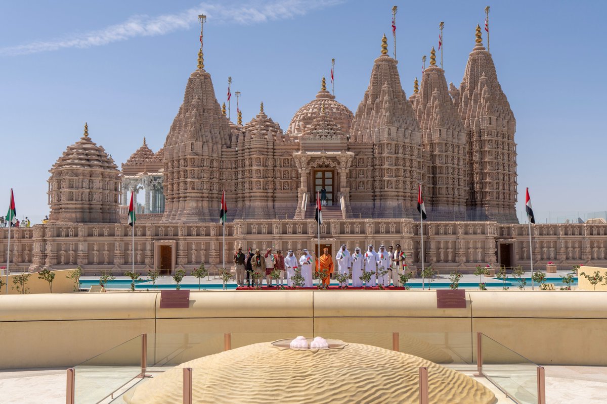 WIONews's tweet image. BAPS Hindu Mandir in Abu Dhabi reopens with UAE flag-raising ceremony after temporary closure due to the West Asia conflict. In the majestic courtyard of the Mandir spires, the ceremony brought together more than 1,000 attendees from across the UAE

#UAE #BAPSTemple #AbuDhabi