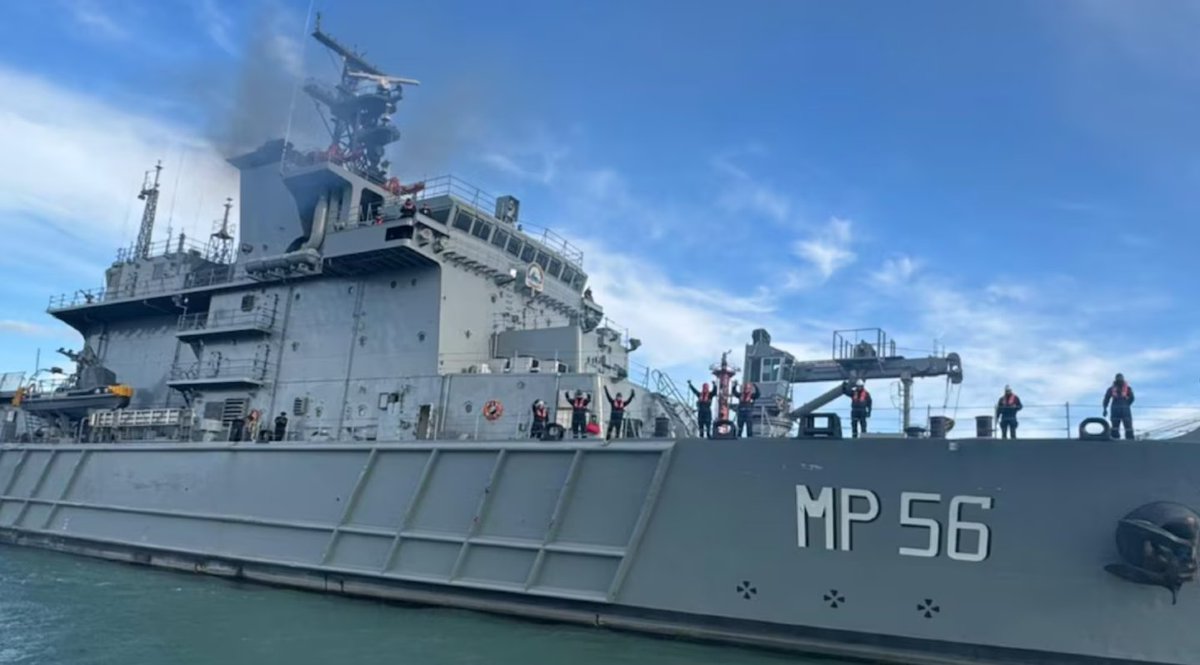 Expedientes_ec's tweet image. 🇪🇨 #Ecuador | 👉 expedientes.ec/ecuador-fortal…
¿Será la incorporación del buque BAE Jambelí el factor determinante para frenar el narcotráfico en las costas ecuatorianas? La nueva plataforma surcoreana reforzará la vigilancia en alta mar. 
#Seguridad #Naval