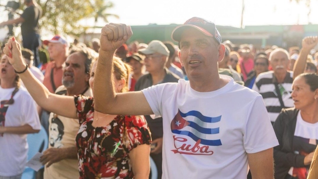 Hoy, junto a <a href="/DiazCanelB/">Miguel Díaz-Canel Bermúdez</a> y una representación de nuestro pueblo, volvimos a las arenas de Playa Girón.

En este sagrado lugar, donde hace 65 años le propinamos la primera gran derrota militar al imperialismo yanqui en Nuestra América, reafirmamos nuestro absoluto compromiso con