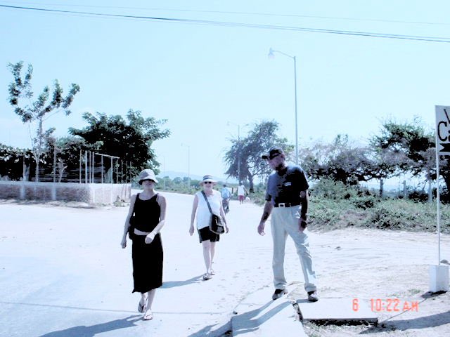 EAngelDoc's tweet photo. Back in 2004, Stuart took my mom, Pat, my sister, Michelle, and I to Mexico. Stuart was often filming but he made an effort always to spend time with the family.
@MavrocksGirl
stuartmargolin #angel #therockfordfiles #documentary #characteractor https://t.co/yF6IBxWofY