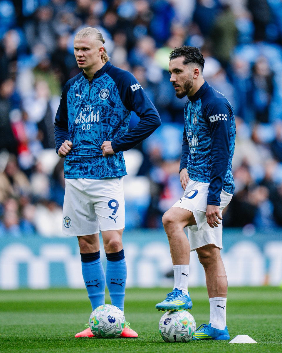 ManCity's tweet photo. Kick-off's next 🙌 https://t.co/7r0vWdoW53