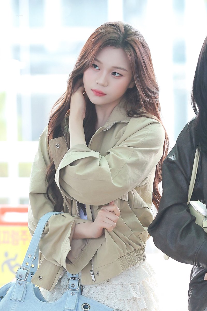 260327 ICN 출국

odetogf.tistory.com/227 (3 Pics)

#비비지 #VIVIZ #여자친구 #GFRIEND #엄지 #UMJI #예오니