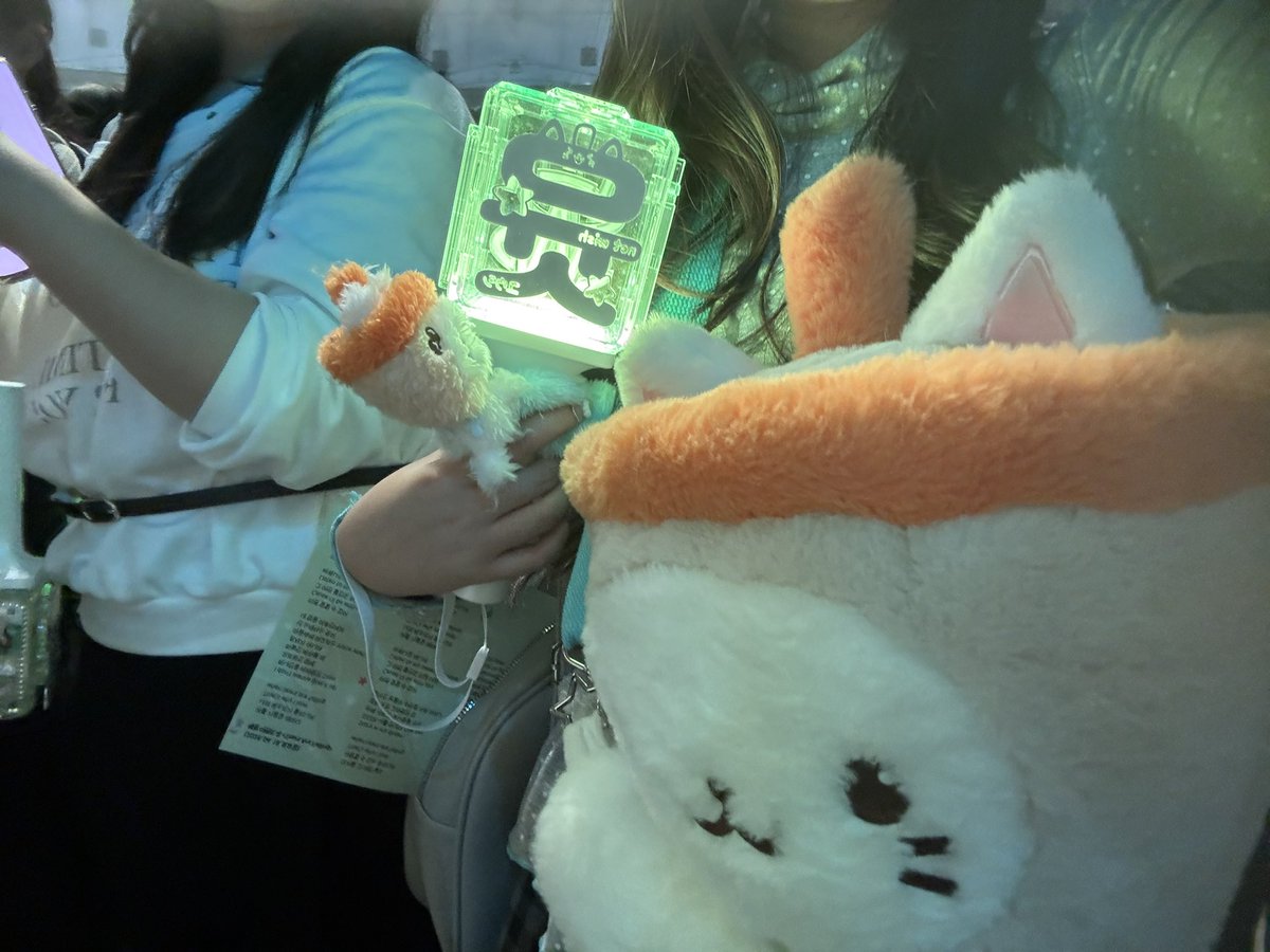 slow 유시 tweet media