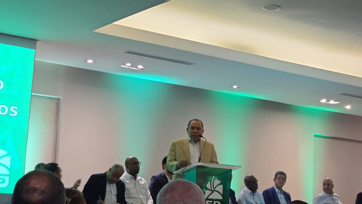 Hoy más que nunca, la Fuerza del Pueblo está viva y fuerte. Gran asamblea con Leonel Fernández en el Barceló Lina. 

#FPComunica #FuerzaDelPueblo #AsambleaFP <a href="/radhamesjimenez/">Radhames Jimenez</a>