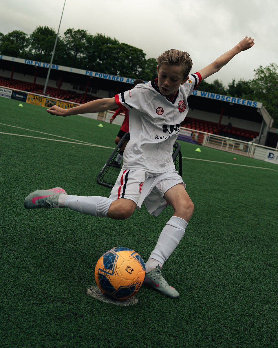 TechnicalBaller's tweet photo. 1-2-1 SESSIONS 🤝

Sharpen your skills, boost your confidence, and own the pitch! ⚽️

Our popular 1-2-1 sessions are available across the week. Limited availability! Make sure you reach out. 👇

📧 Drop us a DM or email:
technicalballers@gmail.com https://t.co/PtupKxcsNZ