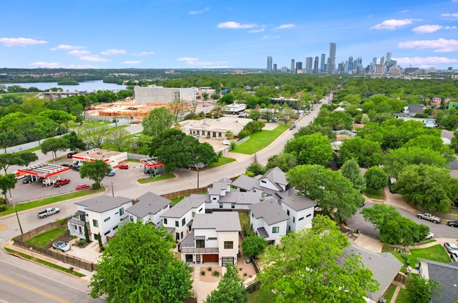 MattZSellsATX's tweet image. 🏡 Join us today | 1–4 PM
Modern East Austin | $825K
4BR • Flexible layout • Walkable location
📍 108 Tillery St #1, Austin, TX 78702
#EastAustin #AustinOpenHouse