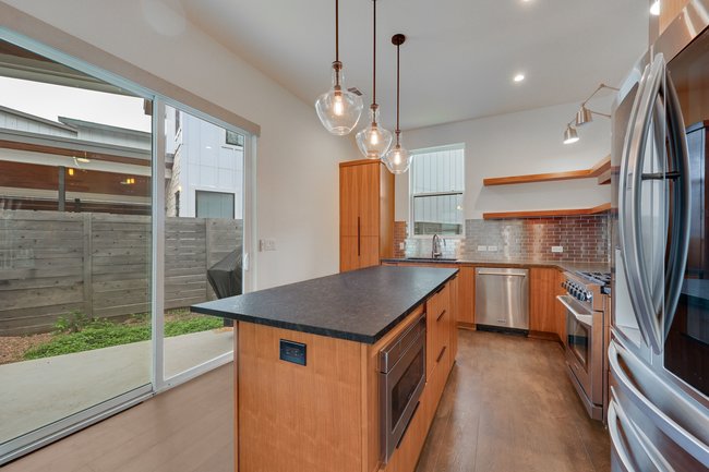 MattZSellsATX's tweet image. 🏡 Join us today | 1–4 PM
Modern East Austin | $825K
4BR • Flexible layout • Walkable location
📍 108 Tillery St #1, Austin, TX 78702
#EastAustin #AustinOpenHouse