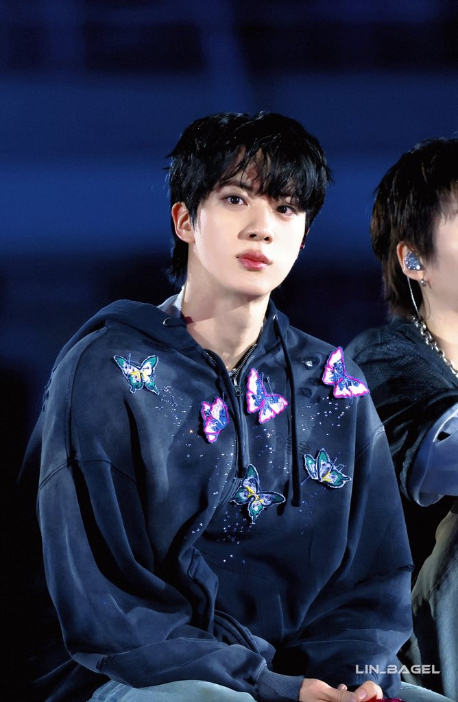 7in_Bagel's tweet image. 260412 🦋JIN
#JIN #SEOKJIN #석진 #BTS #ARIRANG