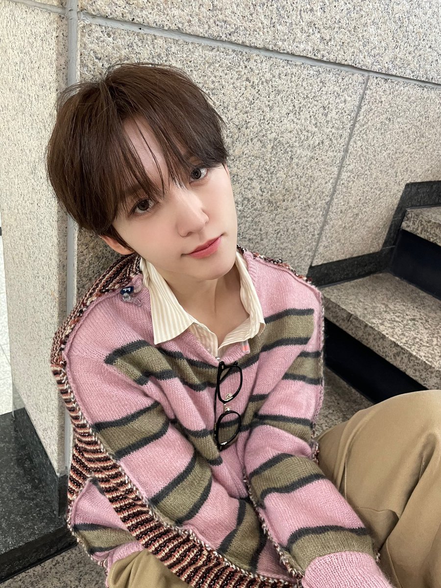 녕이.. tweet media