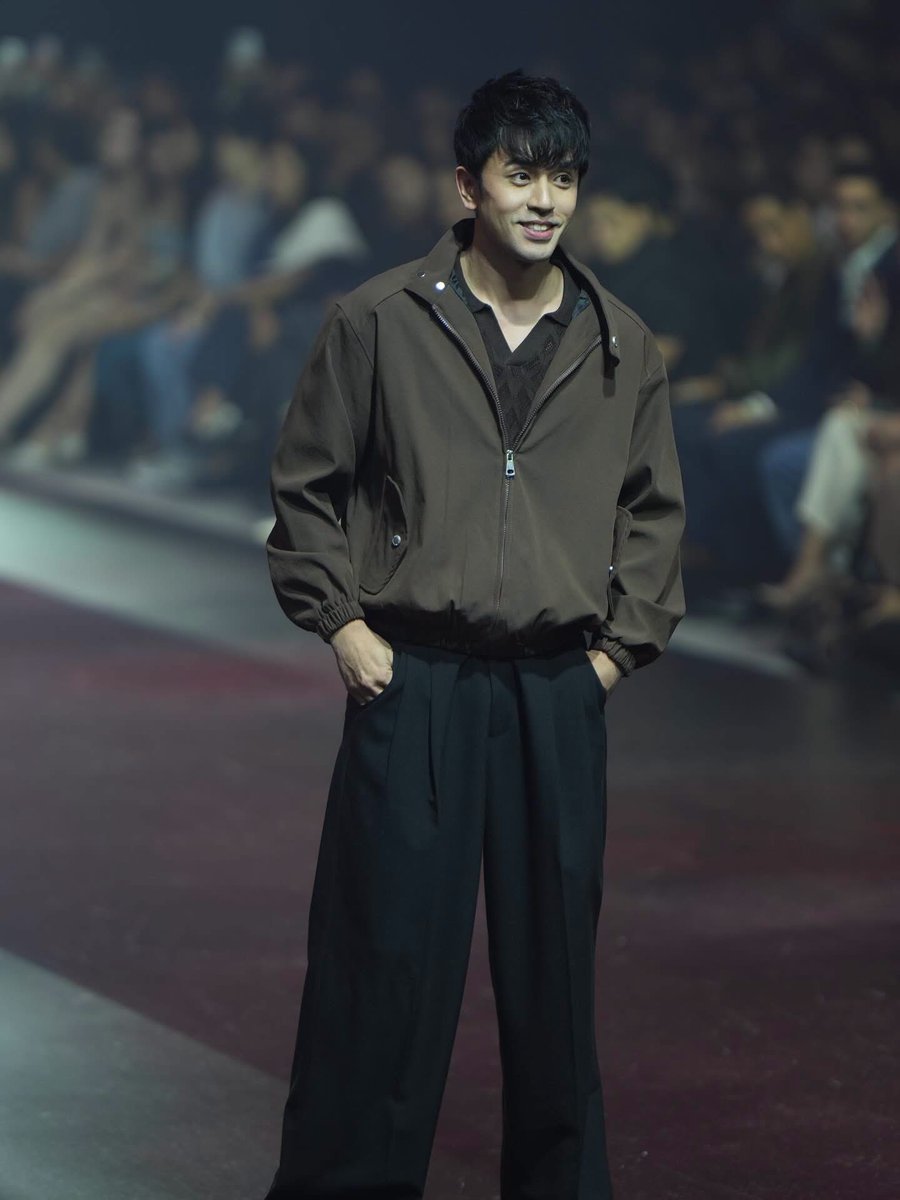 Sparkle_GMA's tweet photo. Scene stealer 😎 Pambansang Ginoo David Licauco walks the #BENCHFashionWeekSS26 runway ✨

#DavidLicauco @benchtm https://t.co/mP9VCMmzV9