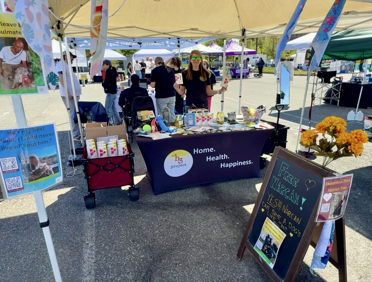 h3projectdc's tweet photo. 🖤💛Busy couple weeks for The H3 Project 

At Del Ray Dog Fest, we raised awareness about homelessness, the bond between people & their pets, and how Narcan can save both human & animal lives.

We also trained Dentons employees in CPR & overdose response—equipping more people to save lives💛🖤

#TheH3Project #OverdosePrevention #NarcanSavesLives #CPRSavesLives #HarmReductionWorks