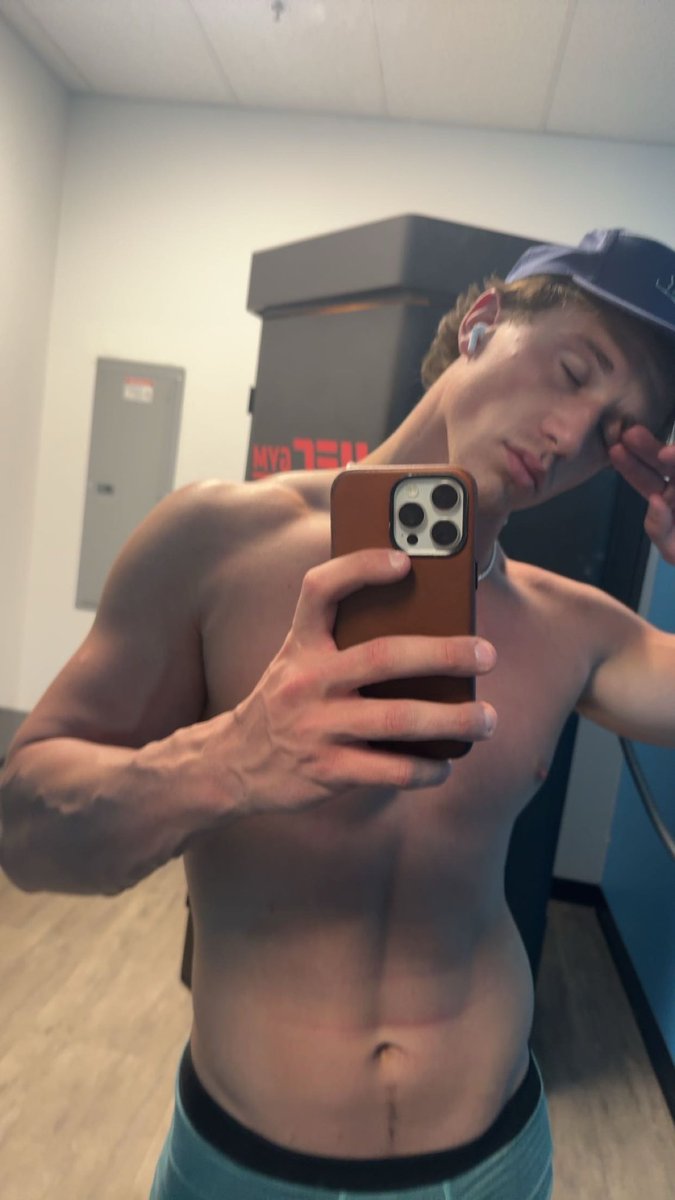Cashmasterr62's tweet photo. Message on insta (reecemcafeee)or Snapchat (Reecetmcafee) looking to take every fags cash😈💰 #trending #alpha #dom #cash #pig #cashpig #drain #fagtax #pay #reecemcafee https://t.co/rLo7qiGrB5