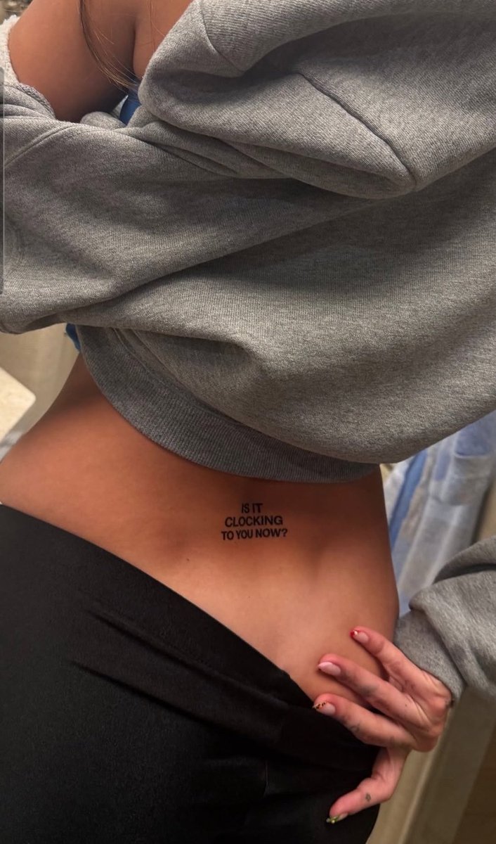 hailey with her ‘IS IT CLOCKING TO YOU NOW’ tattoo for bieberchella she will always be iconic