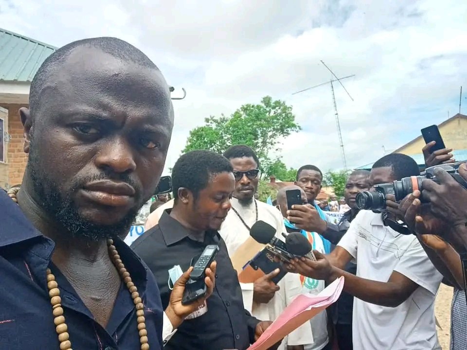 NdjekaSony's tweet image. #RDC| Nous avons combattu le président @drcJosephKabila en raison de sa mauvaise gestion du pays, mais force est de constater que la gestion de @fatshi13 est mille fois pire que celle de Kabila. Si l'on me demandait aujourd'hui de choisir entre les deux, je choisirais Kabila.