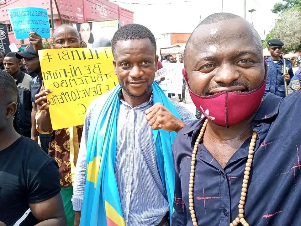 NdjekaSony's tweet image. #RDC| Nous avons combattu le président @drcJosephKabila en raison de sa mauvaise gestion du pays, mais force est de constater que la gestion de @fatshi13 est mille fois pire que celle de Kabila. Si l'on me demandait aujourd'hui de choisir entre les deux, je choisirais Kabila.