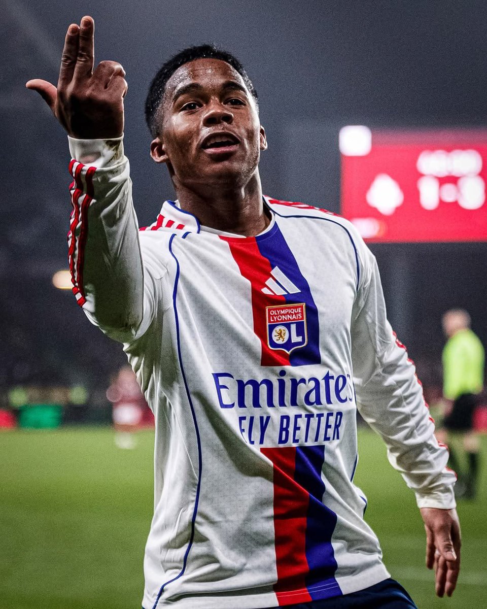 Central Lamine Yamal tweet media