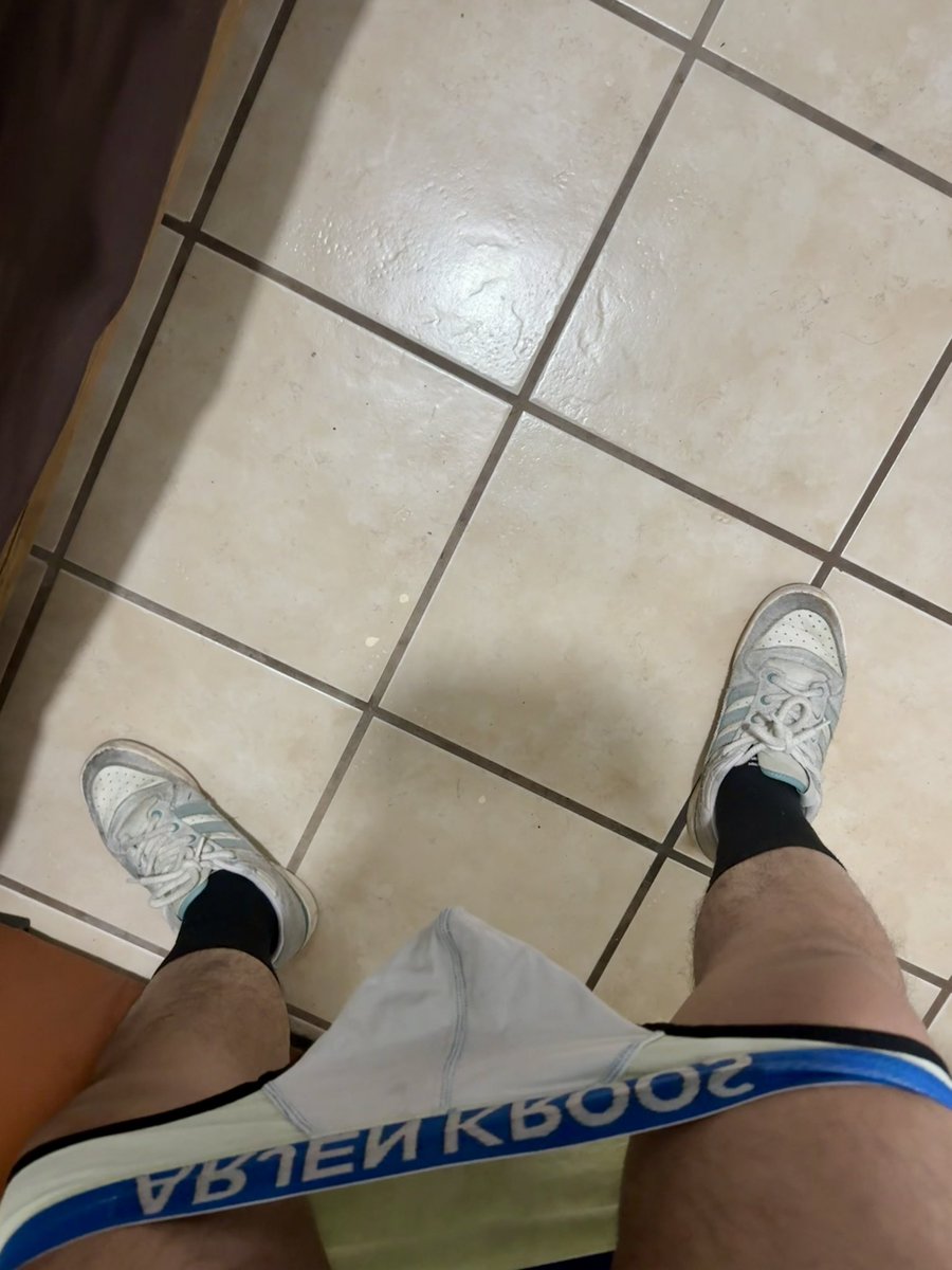 lastux_a's tweet photo. Bájame los calzones mejor https://t.co/v3x2qGilye