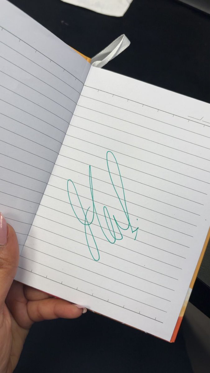 Tejaorange7's tweet image. Finally 🥺 
I got MSDhoni signature 💝🫂💫💞💛

#Msdhoni #msd #csk #cskvsmi #cskvssrh #hyderabad
