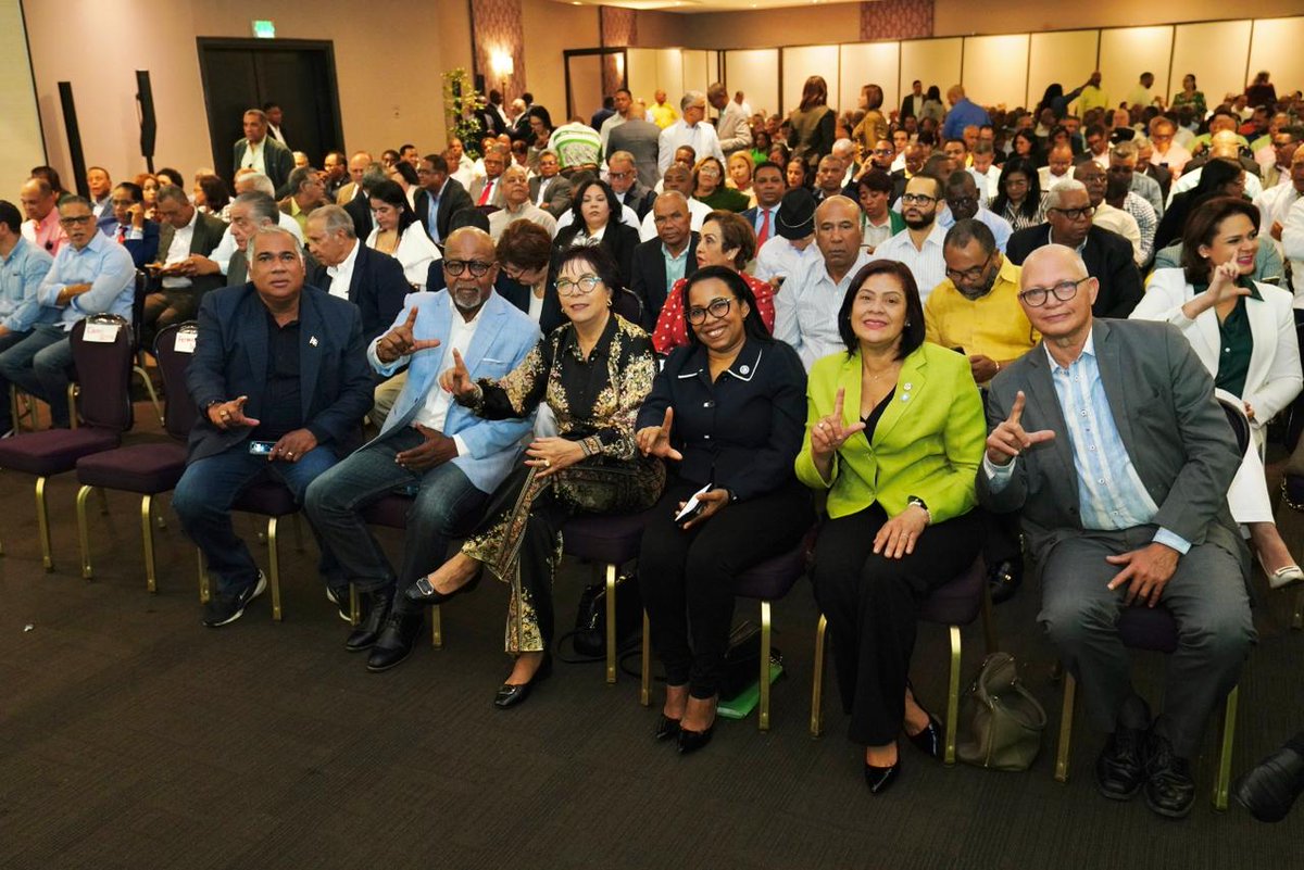 Hoy participamos en la Asamblea con la Dirección Central del Gran Santo Domingo y Monte Plata, junto a la compañera Alexandra Peña, miembro de la Dirección Política. 

#FuerzaDelPueblo #AsambleaFP #FPComunica