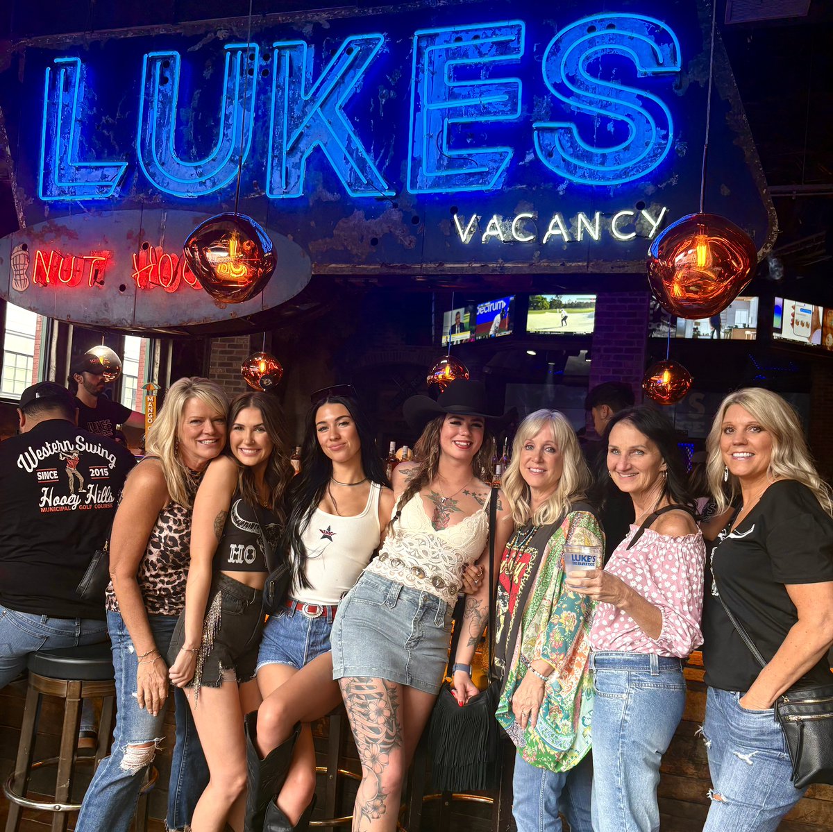 Lukes32Bridge's tweet photo. Cheers to rooftop season at Luke’s ☀️ come enjoy some of the best views on Broadway at #lukes32bridge https://t.co/AnAZzbBcx1