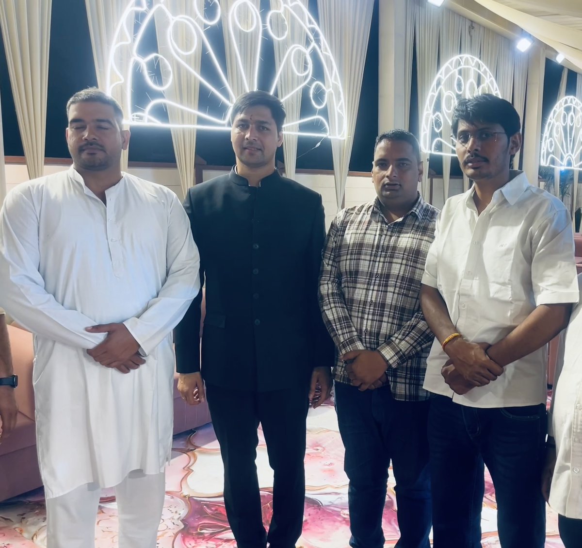 आज विराटनगर विधायक श्री कुलदीप जी धनकड़ के छोटे बेटे, भाई अनुज धनकड़ कि  शादी समारोह में सम्मिलित होकर हार्दिक बधाई व शुभकामनाएं प्रेषित की। 

#SSR
<a href="/KuldeepDhankad/">Kuldeep Dhankar</a> <a href="/PRADEEP_RNOU/">प्रदीप चौधरी प्रदेशाध्यक्ष</a>