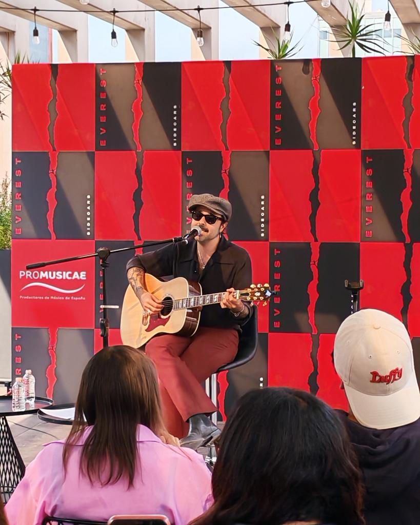 unpluggednewsmx's tweet image. Así sonó @Sidecarsrock en su paso por @warnermusicmex. 🎸 

Tuvimos el privilegio de escucharlos en exclusiva antes de su esperado arranque de gira con Everest en el Auditorio BB 💯

La banda madrileña ya está en CDMX y la cima se siente cerca. 🏔️🇲🇽

#Sidecars #Everest #Showcase