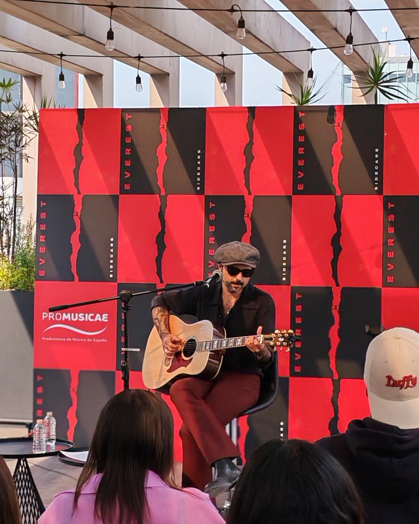 unpluggednewsmx's tweet image. Así sonó @Sidecarsrock en su paso por @warnermusicmex. 🎸 

Tuvimos el privilegio de escucharlos en exclusiva antes de su esperado arranque de gira con Everest en el Auditorio BB 💯

La banda madrileña ya está en CDMX y la cima se siente cerca. 🏔️🇲🇽

#Sidecars #Everest #Showcase