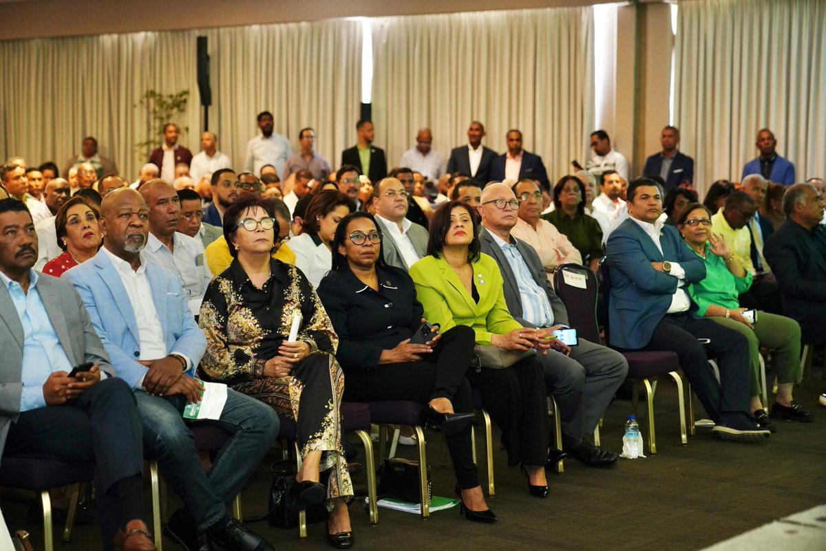 Realizamos una importante Asamblea con la Dirección Central del Gran Santo Domingo y Monte Plata, acompañados por Alexandra Peña de la Dirección Política. 

#FuerzaDelPueblo #AsambleaFP #FPComunica <a href="/AlexandrapenaRD/">AlexandraPeña</a>